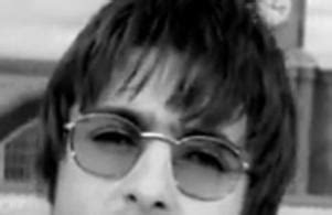 What did sunglasses liam wear in supersonic music 